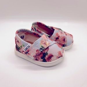 Floral Baby Toms *Brand New
